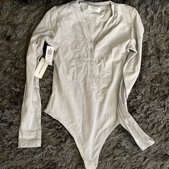 Babaton Contour Henley Longsleeve Bodysuit V-neck Chrome Size Xs - Picture 4 of 5